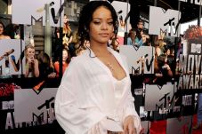 Rihanna Ajak Drake dan...