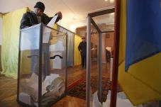 Di Tengah Krisis, Ukraina...