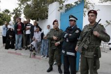 Tunisia Laksanakan Pemilu,...