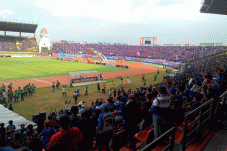 Kuburan Hiasi Laga Kandang...