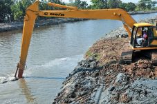 Telat Relokasi, Longsor...