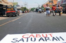 Hari ini Warga Blokade...