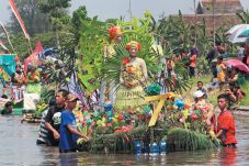 Semarak Karnaval Sungai...