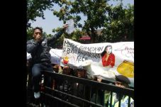 Pekerja Tempat Hiburan...