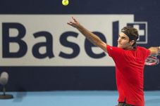 Federer Rebut Trofi...