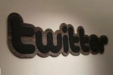 Twitter Telan Kerugian...