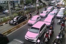 Serobot Jalur Busway...