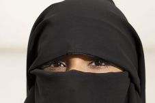 Memaksa Pakai Burqa...