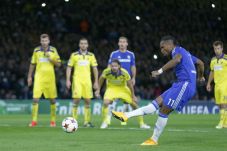 Neville Sebut Chelsea...