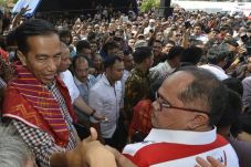 Presiden Jokowi Disambut...