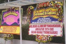 Susi Dapat Kiriman Bunga...