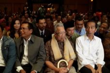 Soegeng Sarjadi Tutup...