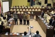 Ada DPR Tandingan, Agenda...