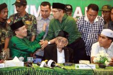 Pesan Mbah Moen untuk...