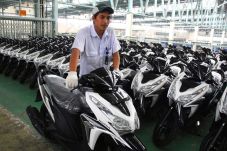 AISI: BBM Naik, Penjualan...