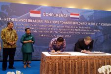 Gaet Belanda, Indonesia...