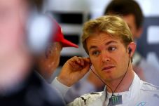 Rosberg Belum Kibarkan...