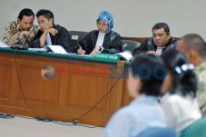 Eks Pegawai Riefan Terima...