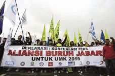 Buruh Ancam Kepung Gedung...
