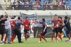 DUA BANDUNG KE SEMIFINAL
