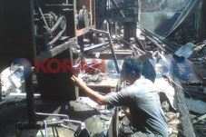 Pabrik Jenang Terbakar,...