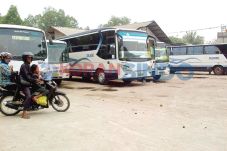 Operator Bus Galau Tentukan...