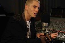 Eminem Bocorkan Album...