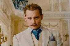 Johnny Deep Tampil Konyol...
