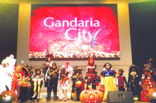 Semarak Hall ween di...