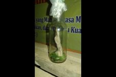 Hantu Pocong Dilepas,...