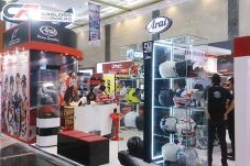 Arai dan Alpinestar...