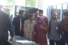 Datangi Istana, Keluarga...