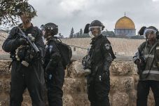 Akses Al-Aqsa Ditutup,...