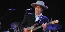 Bob Dylan Rilis Album...