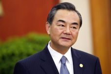 Besok, Menlu China Sambangi...
