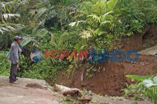 Banjir Bandang Hanyutkan...