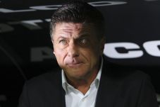 Takluk di Ennio Tardini,...