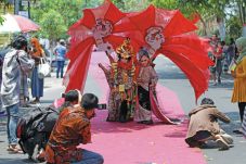 Pamerkan Busana di Catwalk...
