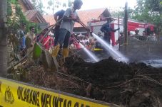 Gundukan Tanah Panas...
