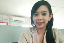 Wanita Ini Gelapkan...