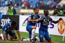 Firman Utina Cs Menjaga...