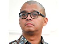 Jokowi Lantik Andi Widjajanto...