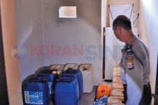 Polisi Bongkar Penimbun...
