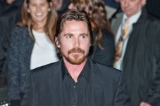 Christian Bale Mundur...