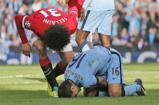 Fellaini Lolos dari...