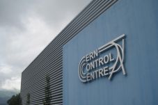 CERN: Penyimpanan Data...
