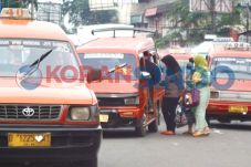 Ribuan Angkot Tak Berizin...