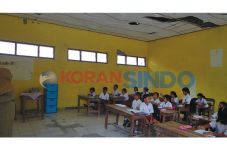 Plafon Jebol, Siswa...