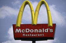 McDonald Dongkrak Penjualan...