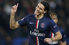 Gol Cepat Cavani Buka...